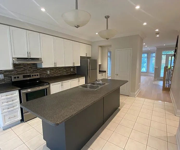 1812 Castlemore Ave — Photo 5