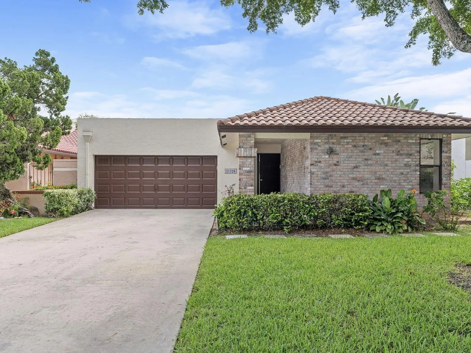 3 bed, 2.0 bath, 2101 sqft, $7,100 — Photo 1
