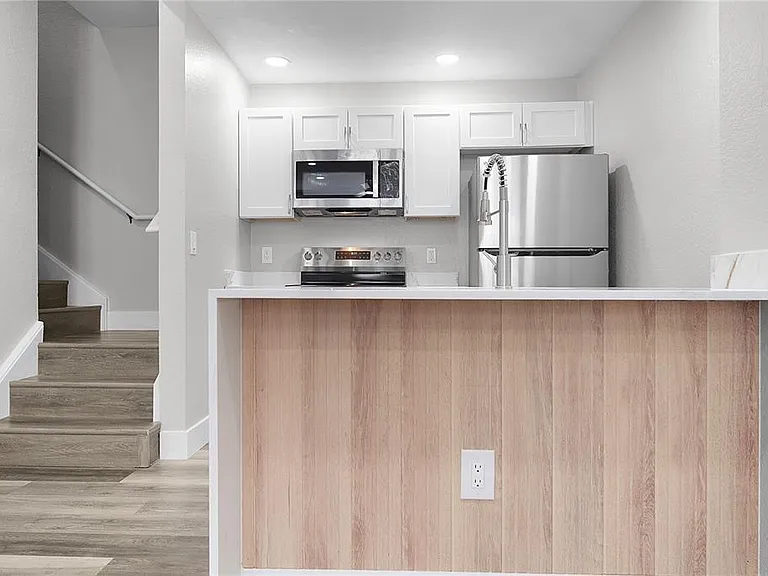 4007 Venetian Bay Dr #105 — Photo 5