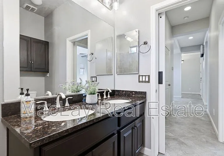1142 E Bajor St — Photo 30