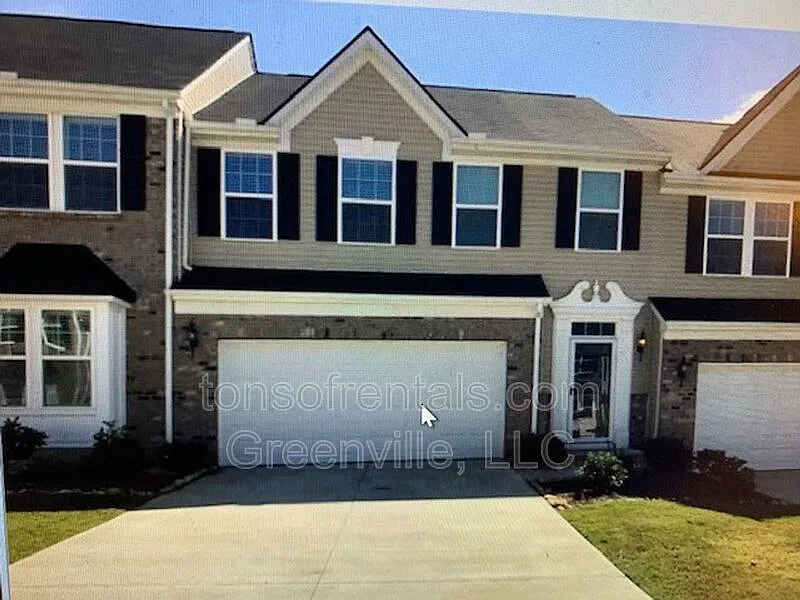 3 bed, 2.5 bath, 2100 sqft, $1,795 — Photo 1