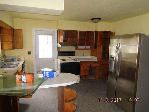 Dining/kitchen