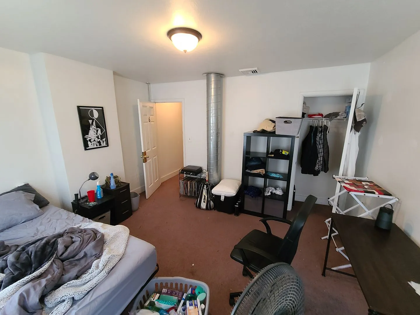 Four Bedroom House on Chesterfield! — Photo 4