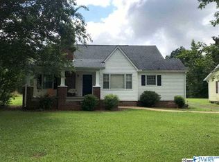351 College St S, Centre, AL 35960