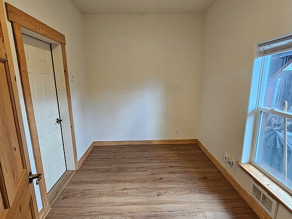 3rd image of 1601 Main St APT B