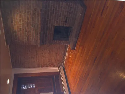 Sold by R New York | media 9