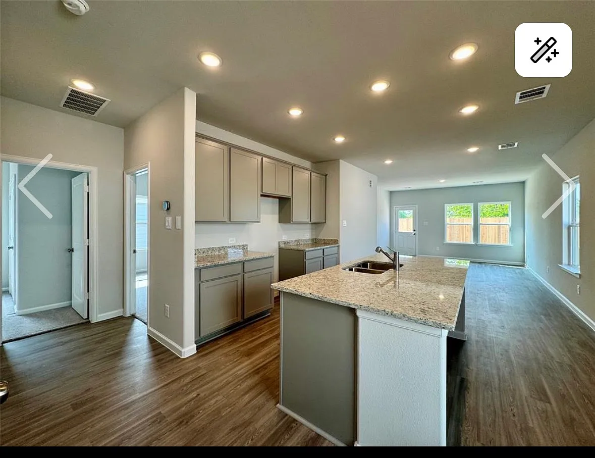 808 Westpointe Dr — Photo 2