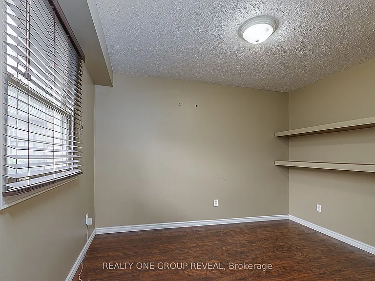 326 Prince Of Wales Dr — Photo 15