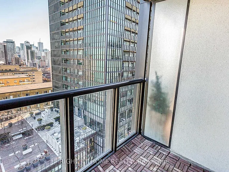 110 Charles St E #1702 — Photo 21
