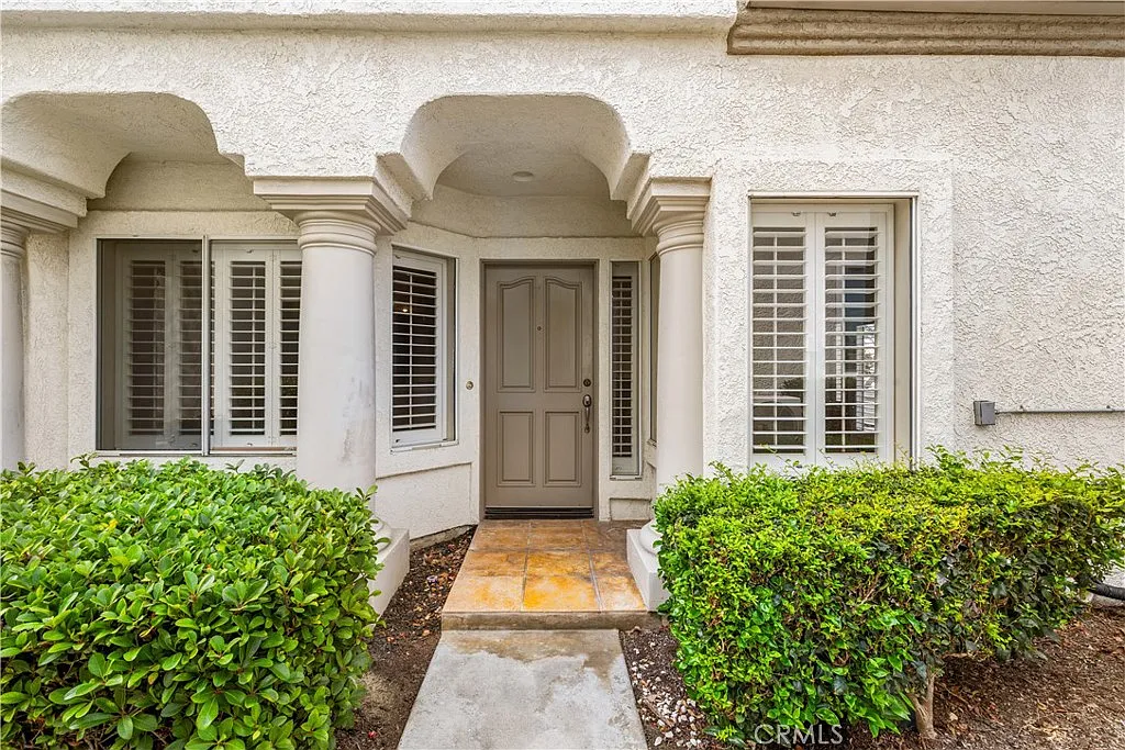 2 bed, 1045 sqft, $4,500 — Photo 1