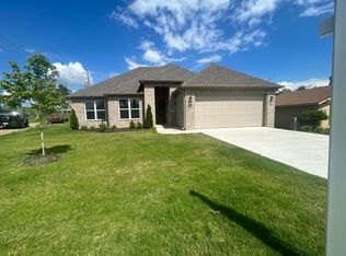 21 Walnut Valley Dr, Little Rock, AR 72211
