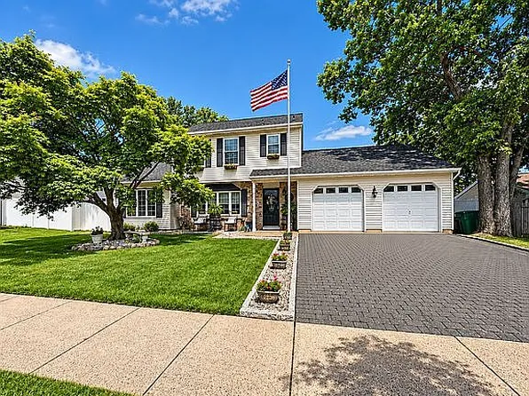 7 Pinyon St, Howell, NJ 07731