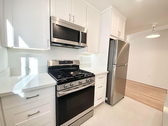 2nd image of 1006 21st St APT C