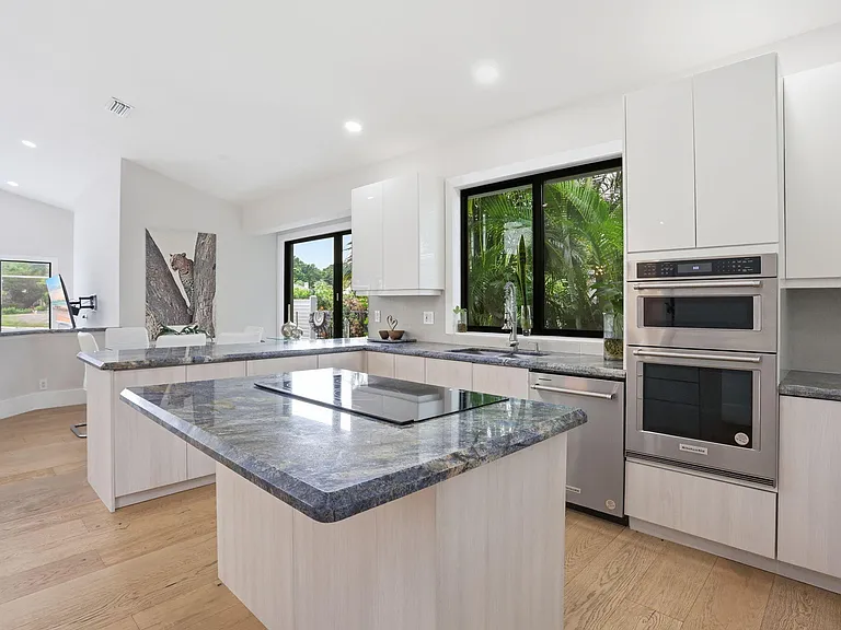 11180 Isle Brook Ct — Photo 45