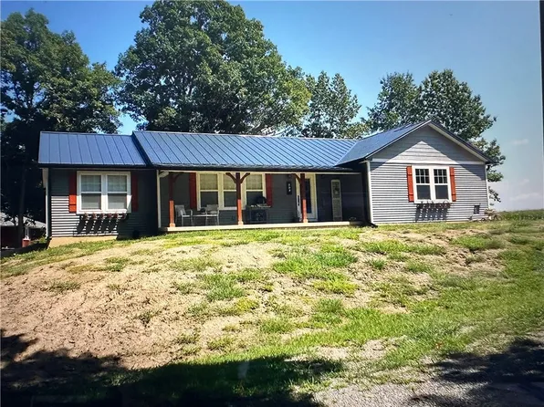 503 Brush Creek Dr, Marshall, IL 62441