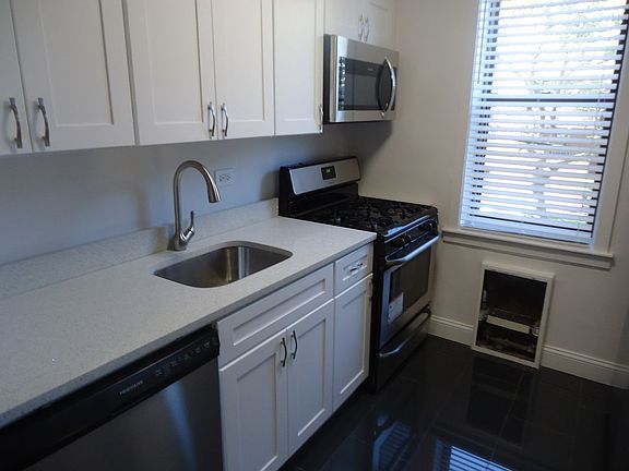 3rd image of 14210 Hoover Ave APT 218