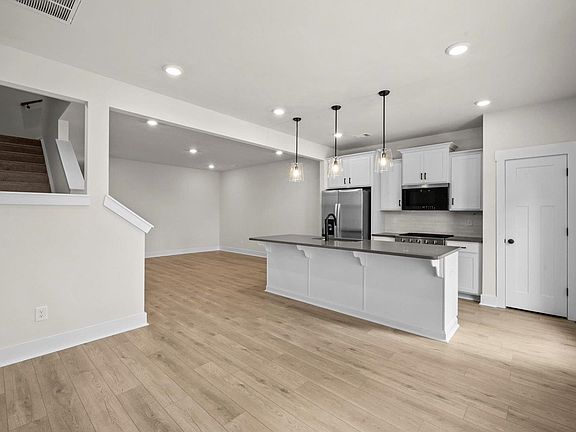 5th image of 546 W Norvell Ct