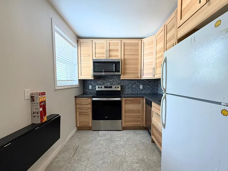 315 E 22nd St #MAIN — Photo 10