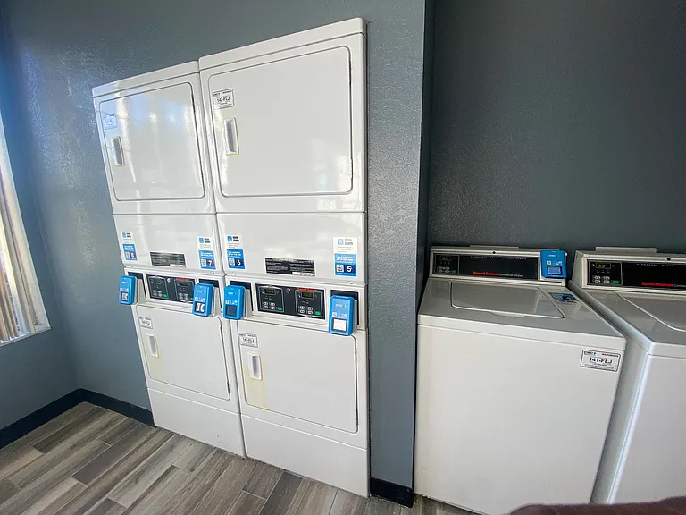 Hickory Pointe Apartments — Photo 13