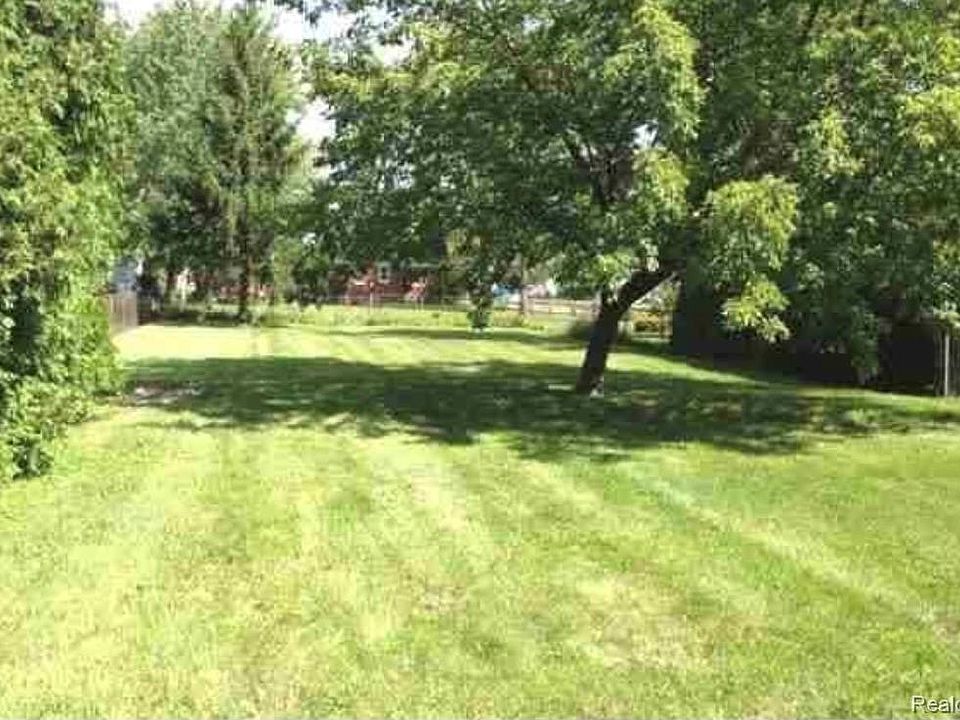 18047 Eastland St, photo 14