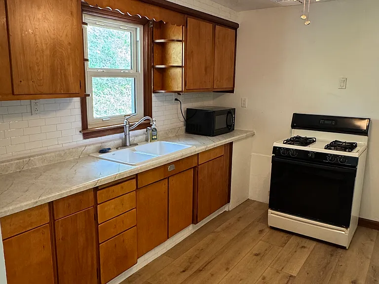 3076 Skyview Dr — Photo 4