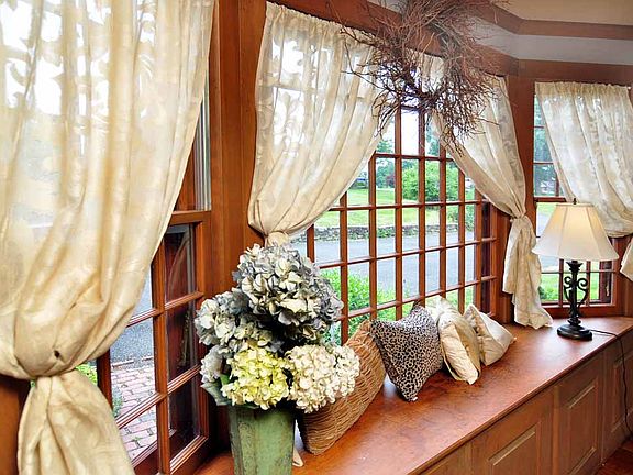 Dining Room Window Seat