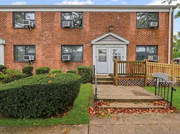 67-09 218th St #D, Oakland Gardens, NY 11364