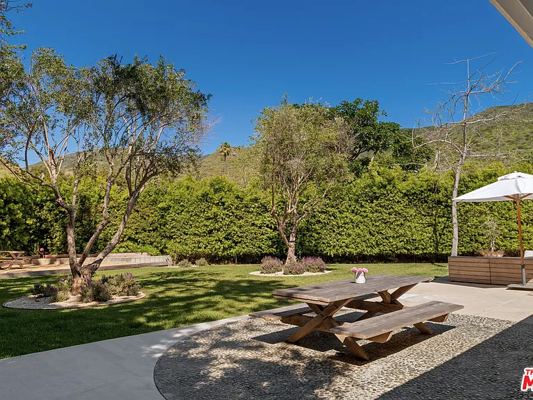 6202 Frondosa Dr — Photo 11