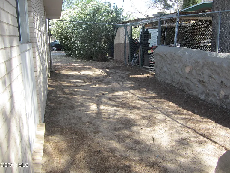 305 Corvena Way — Photo 32
