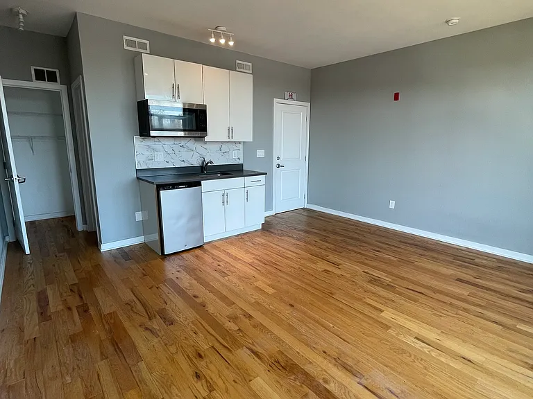 531 N Budd St #3F — Photo 8