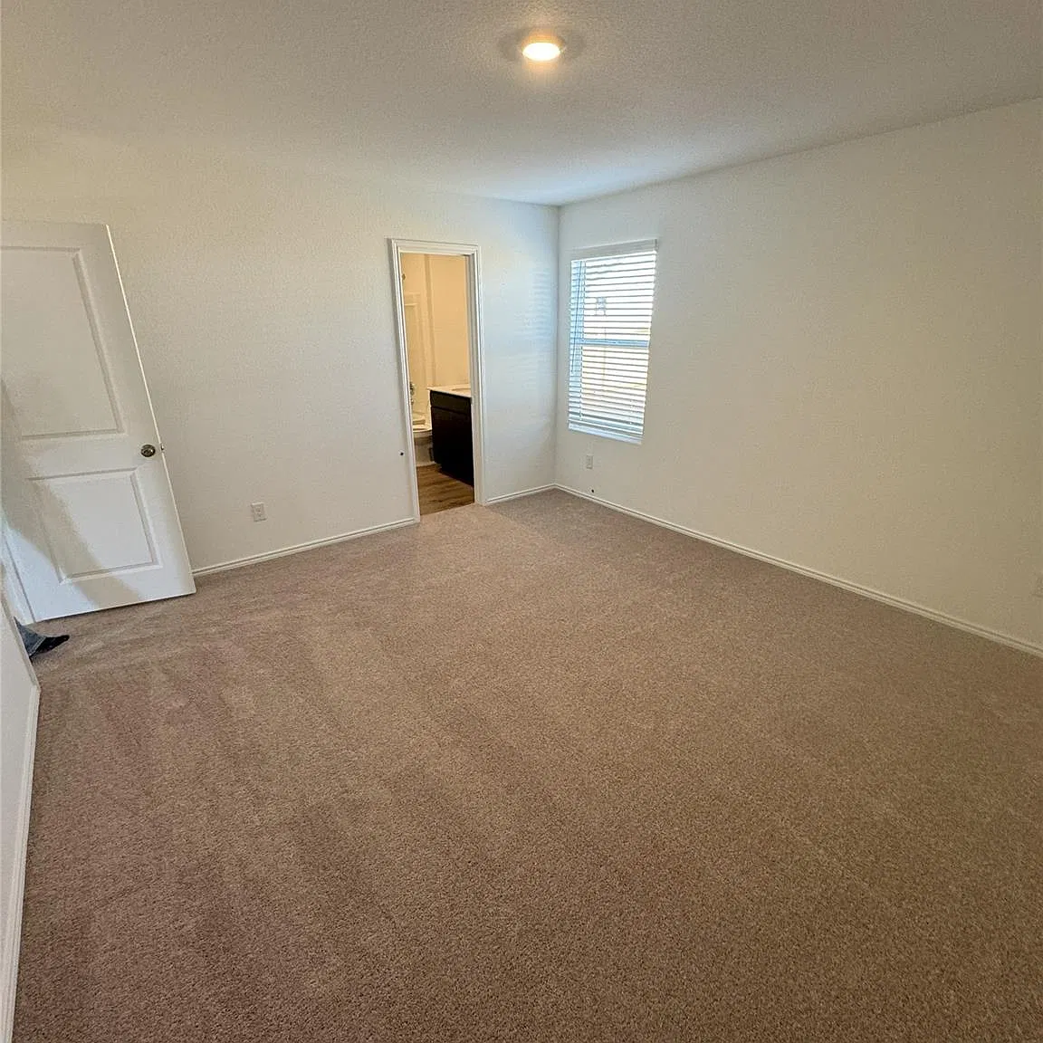 3 bed, 2.0 bath, 1450 sqft, $1,750 — Photo 3