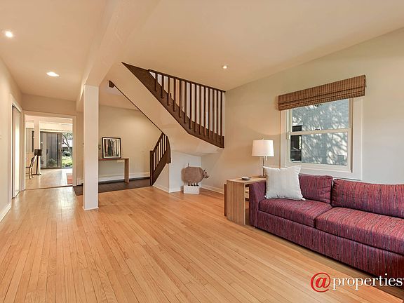 Foyer/Living Room