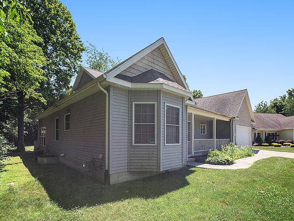 3rd image of 1543 Carolyn Dr