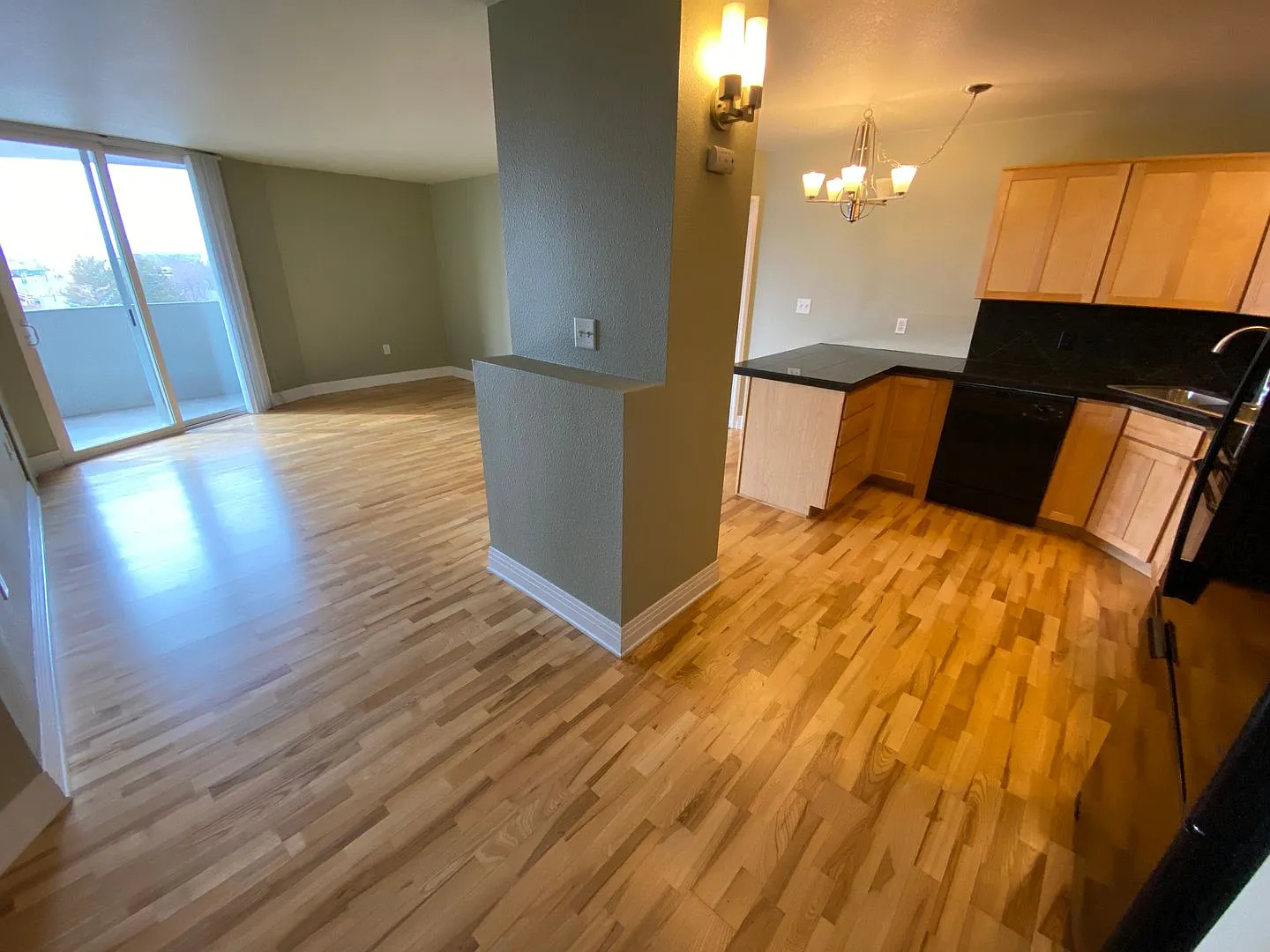 Amazing Condo with Beautiful Mountain and City Views! — Photo 4