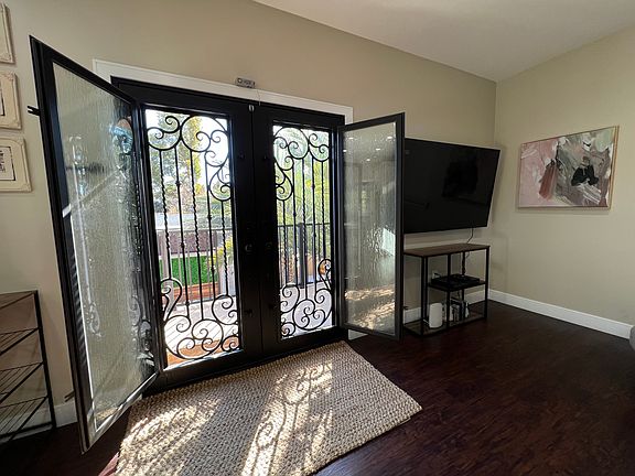 5th image of 319 N Orchard Dr
