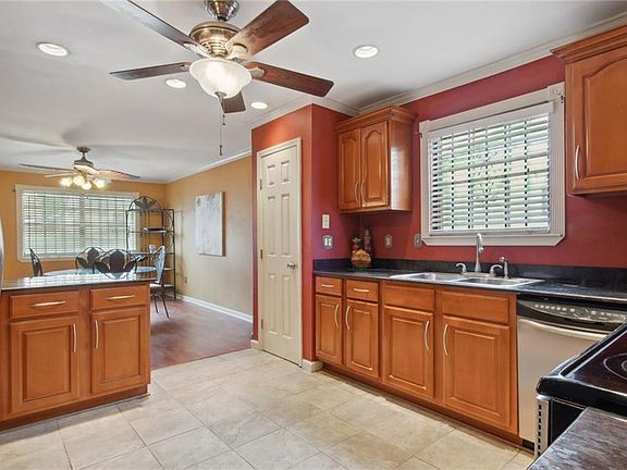 5th image of 7180 Pinebrook Dr