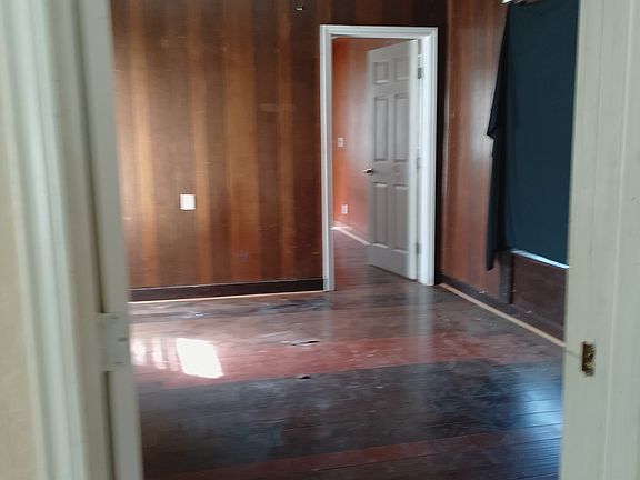 4th image of 5633 Humbert Ave
