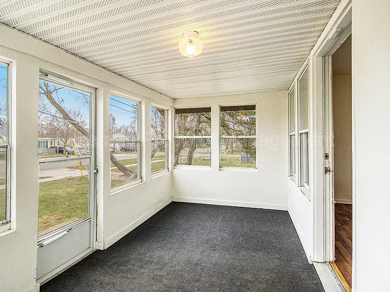 527 Idaho Ave — Photo 4