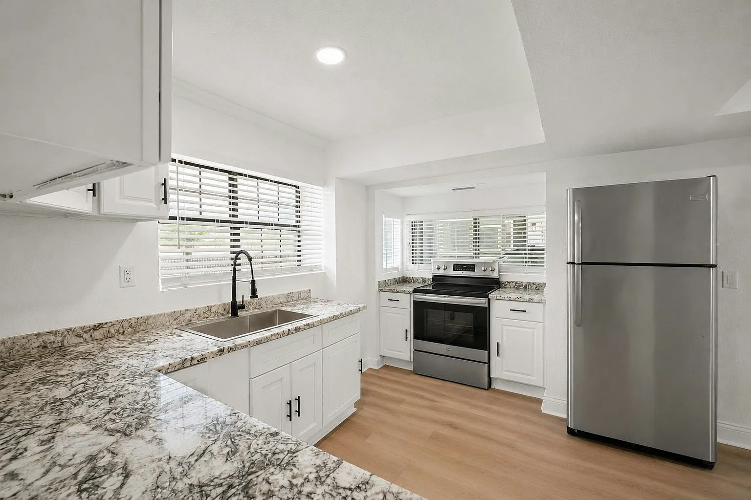 928 Ferry Rd — Photo 1