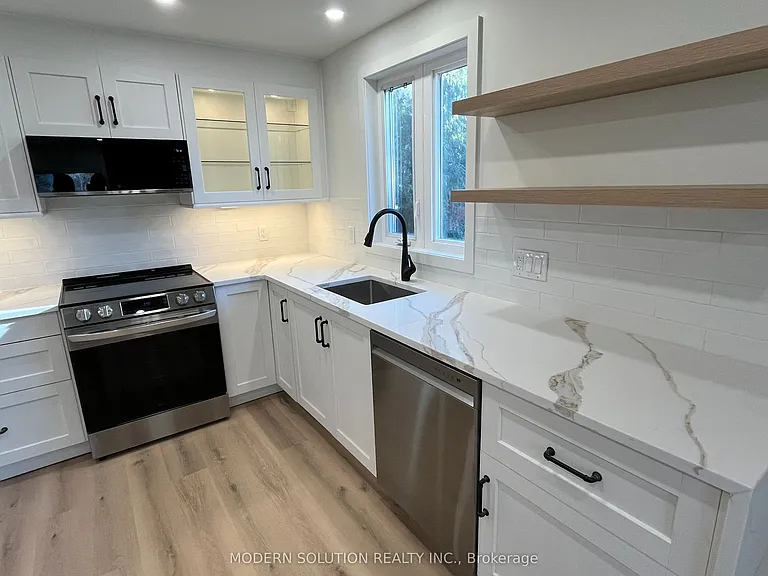 23 Tilden Cres — Photo 4