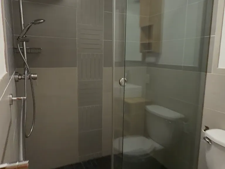 WALK IN SHOWER IN BATHROOM
