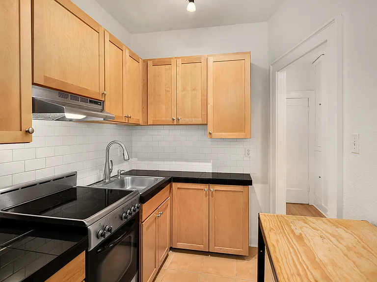 905 NE 43rd St #207 — Photo 9