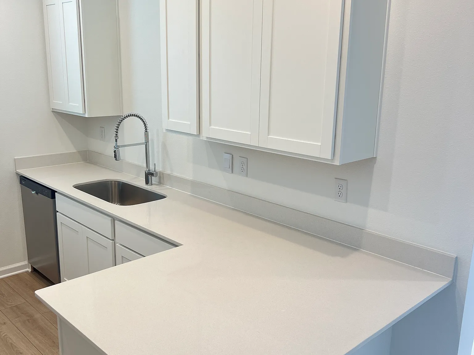 3 bed, 2.5 bath, 1308 sqft, $1,975 — Photo 4