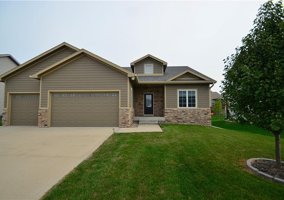 1st image of 330 NE Coyote Dr