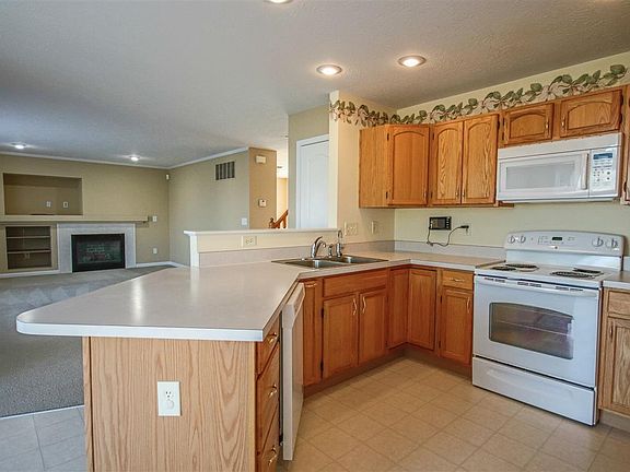 5th image of 8966 Crimson Oak Dr