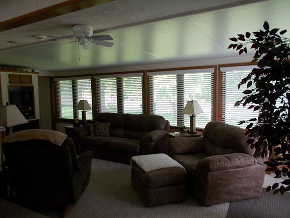 5th image of 404 Garden Pl