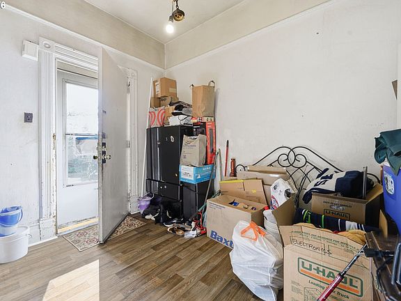 2nd image of 3835 N Kerby Ave