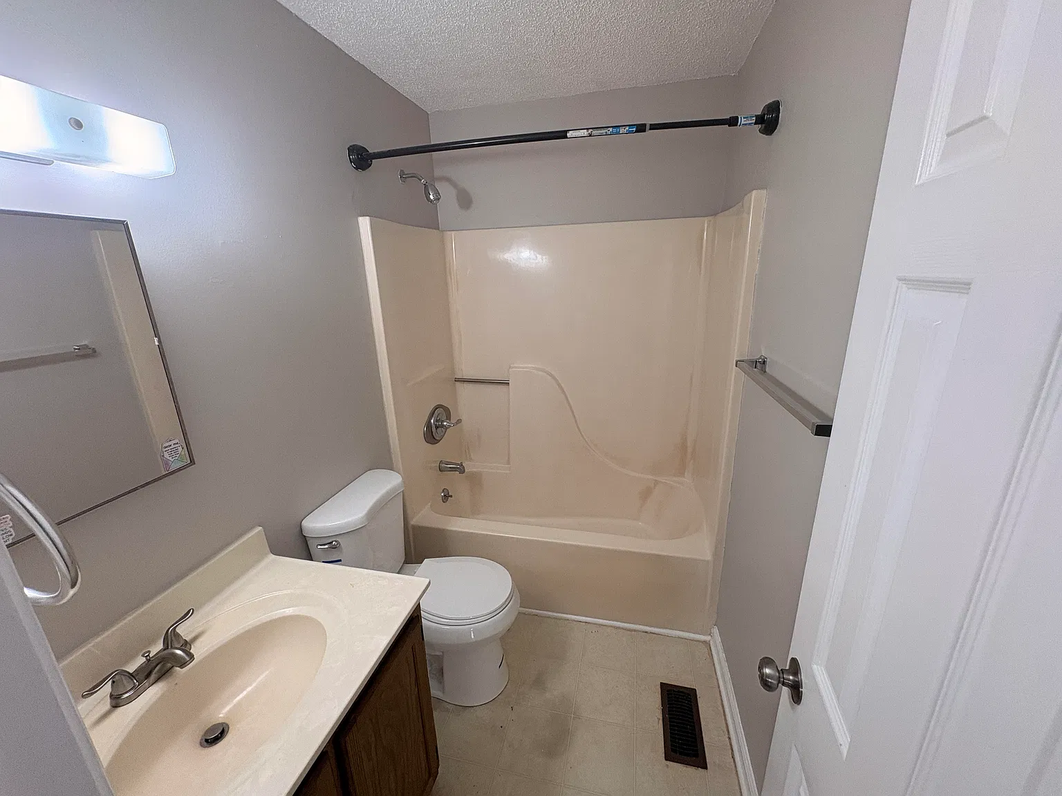 2 bed, 725 sqft, $1,100 — Photo 1