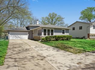 1004 E Barberry Ln, Mount Prospect, IL