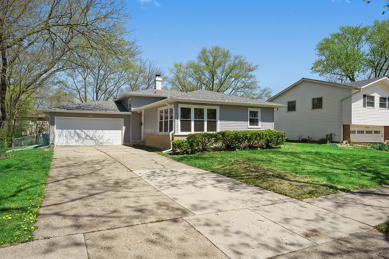 1004 E Barberry Ln photo 1